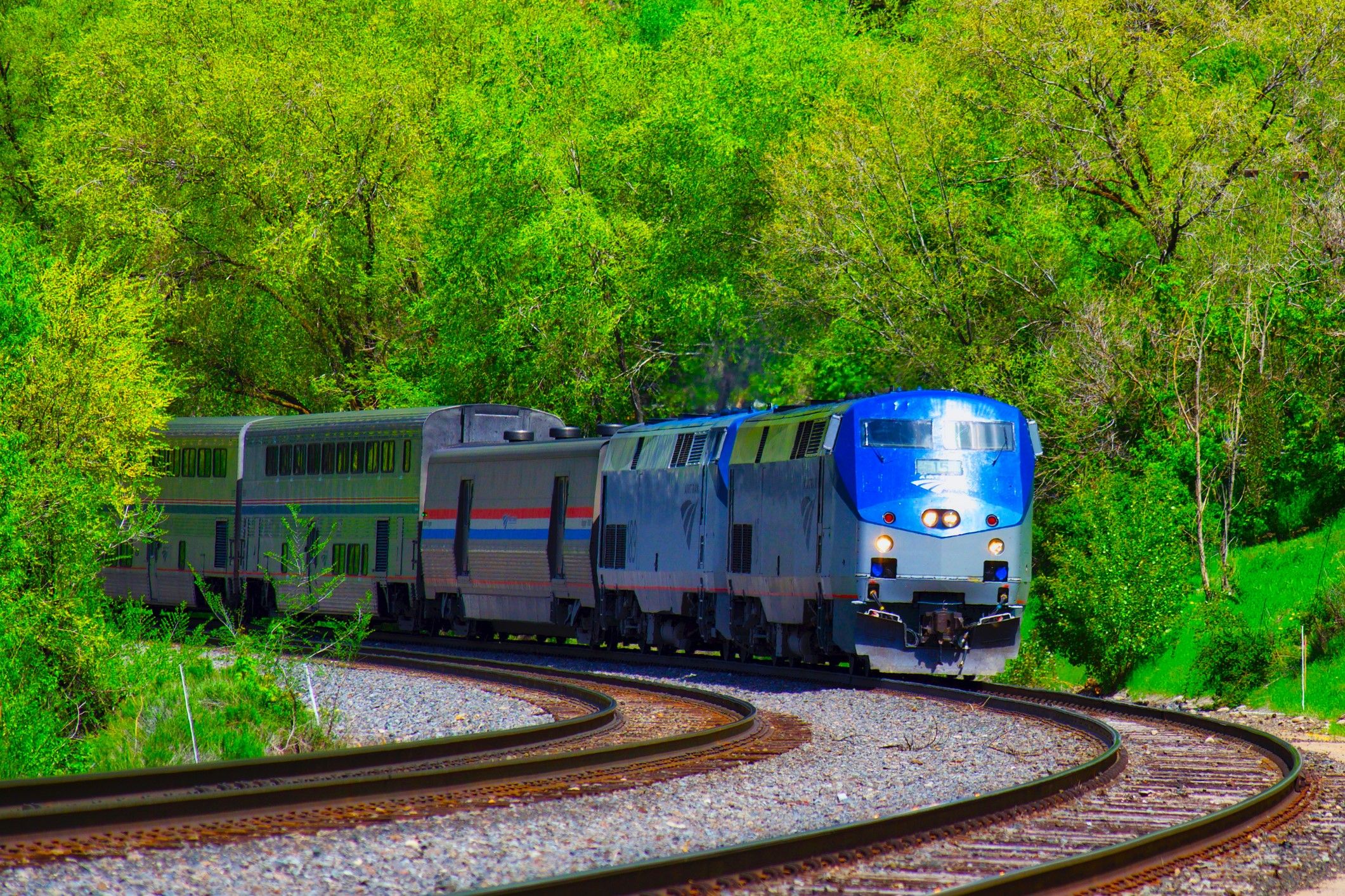 風光明媚な湾岸のルートが戻ってくるにつれて、アムトラックの乗客は興奮していますが、チケットは速くなります