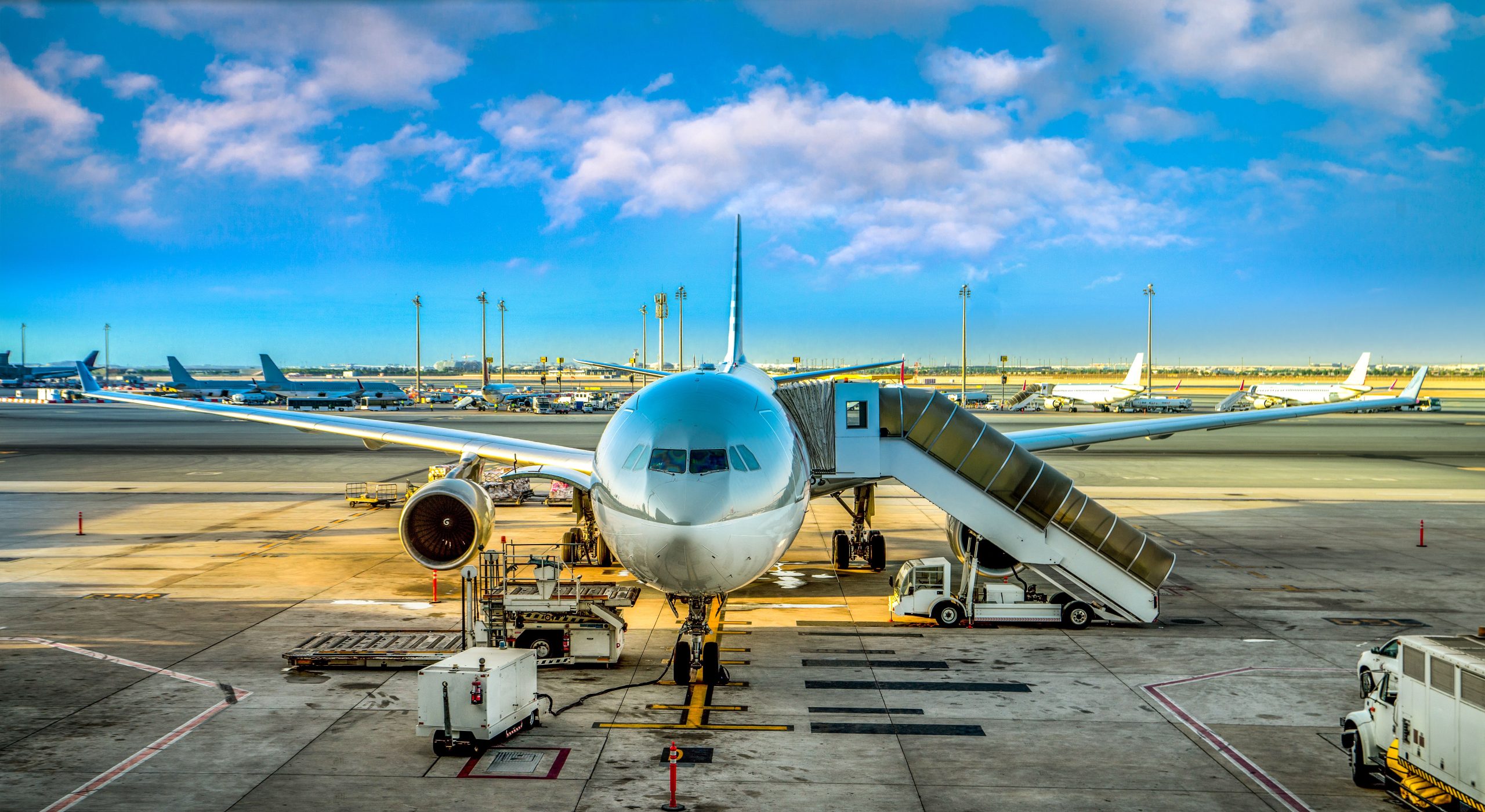 航空会社は突然中東へのフライトをキャンセルして転用します：あなたが影響を受けているかどうかを知るべきこと