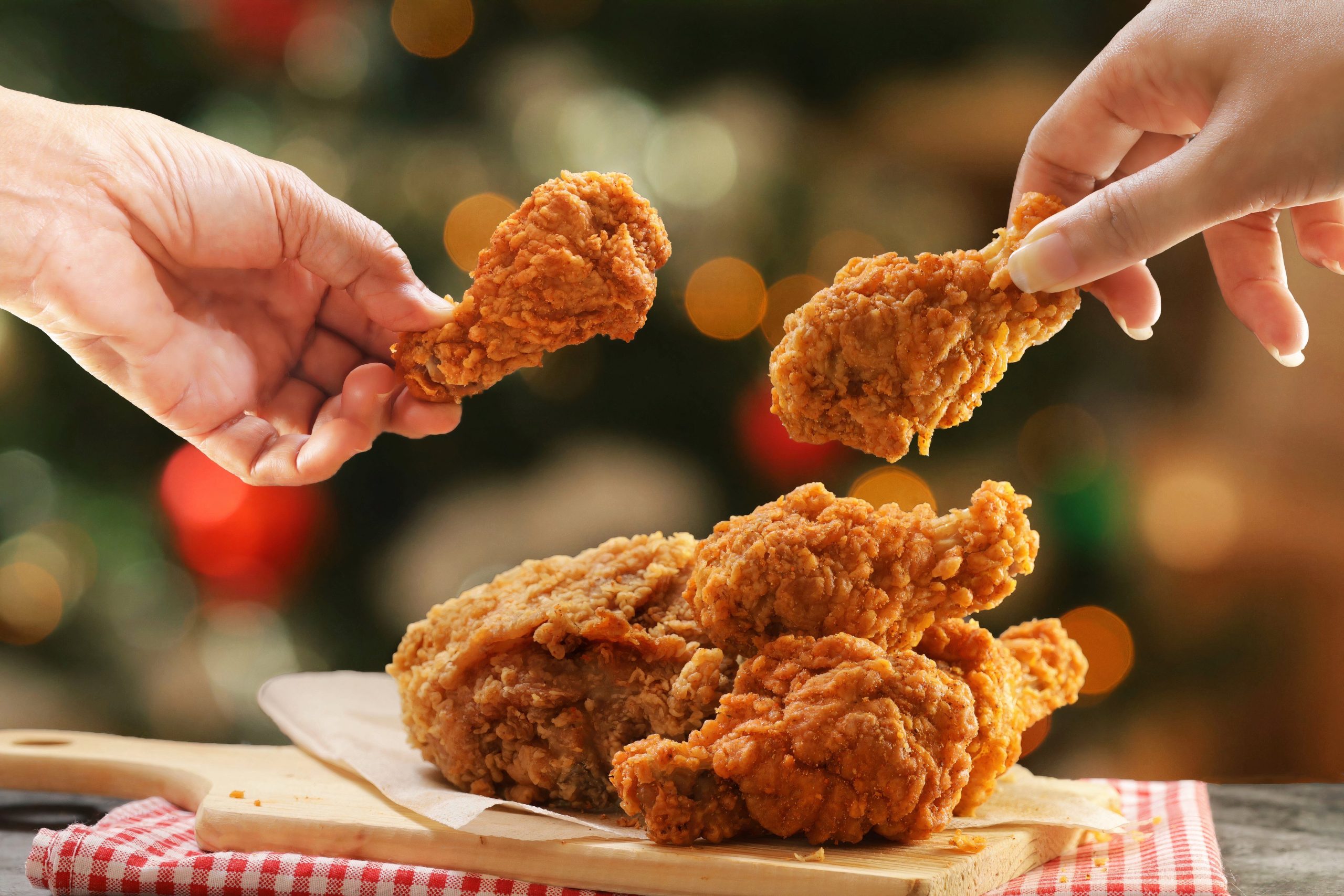 このジョージアの町でフォークと一緒にフライドチキンを食べるのが違法な理由