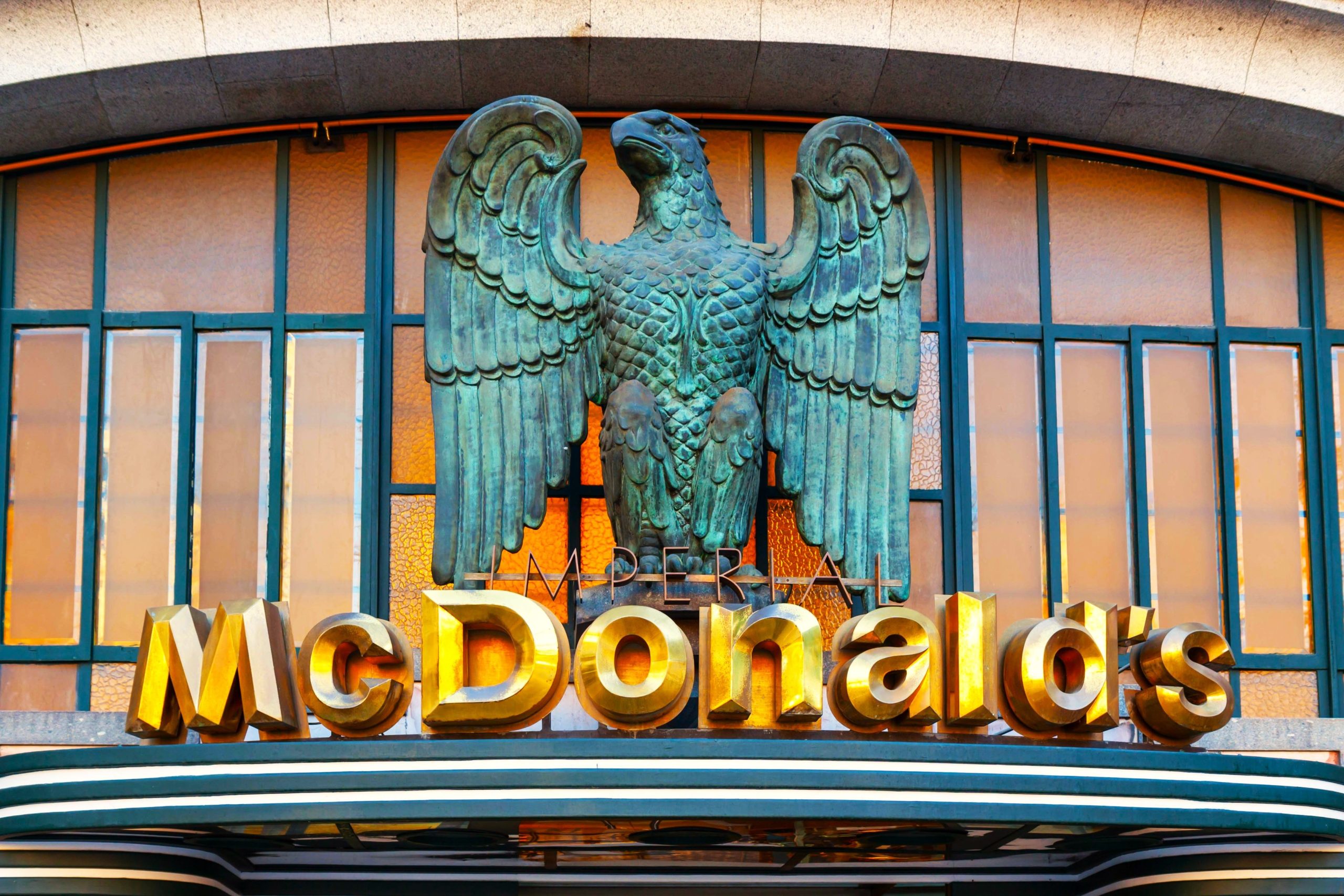 私は世界で最も美しいマクドナルドで食べました、そしてそれは私のために永遠にファーストフードを台無しにしました