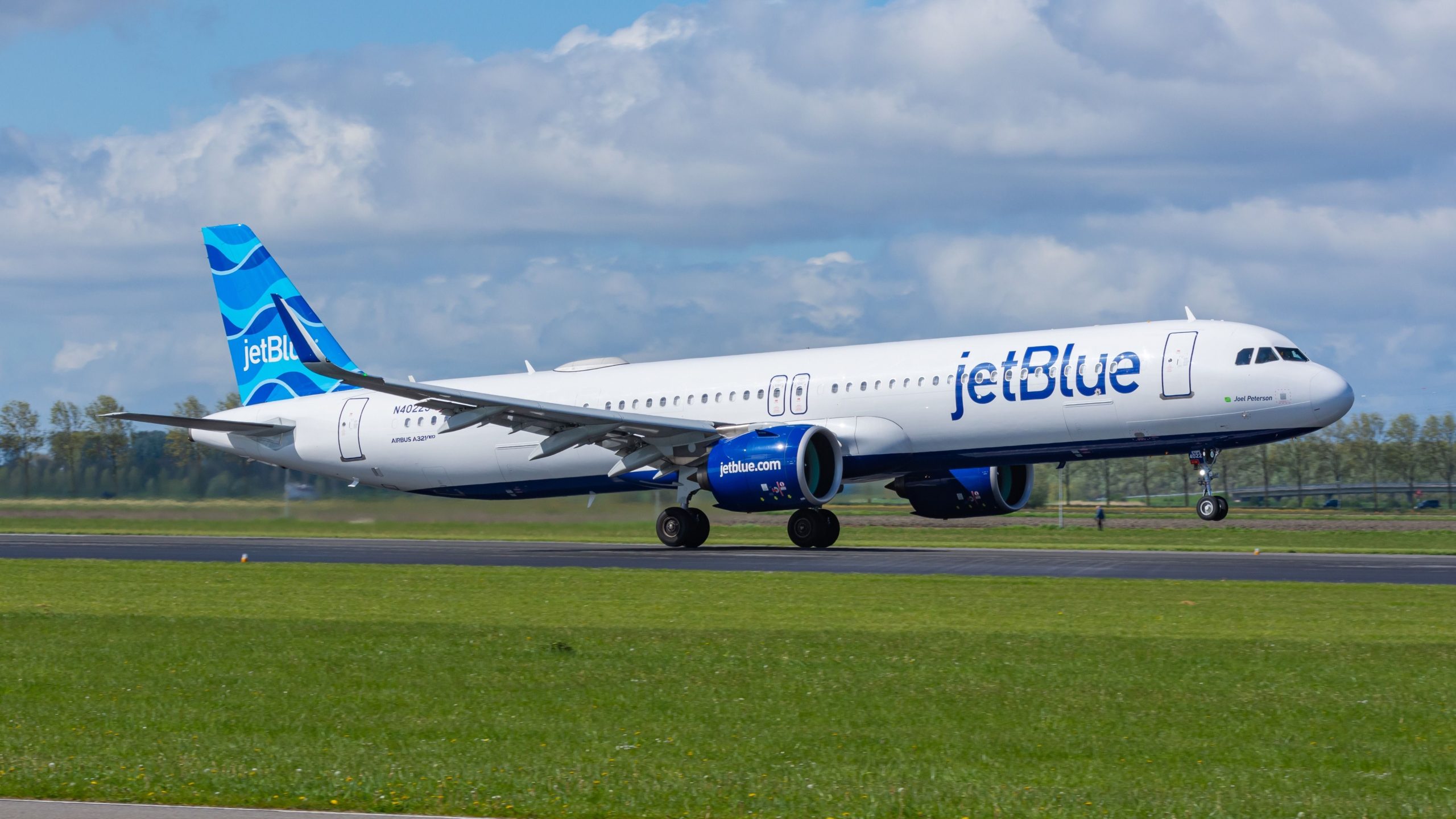 JetBlueは、New York-JFKをアムステルダムフライトサマーシーズンにします