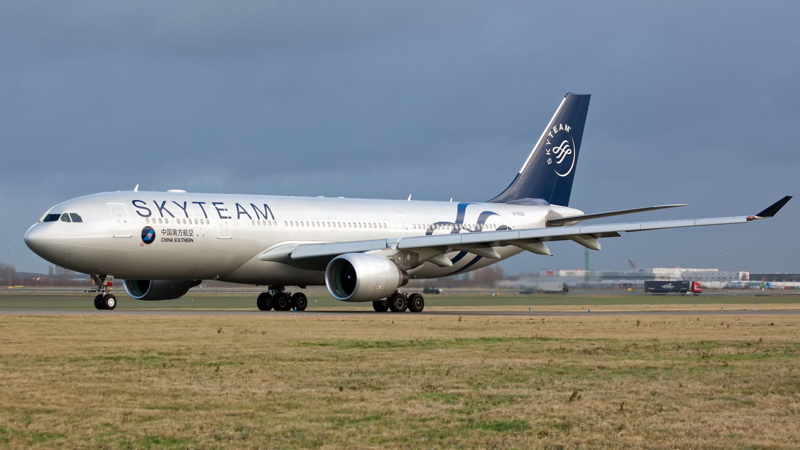 世界で最も古い航空会社の同盟は25歳になりました