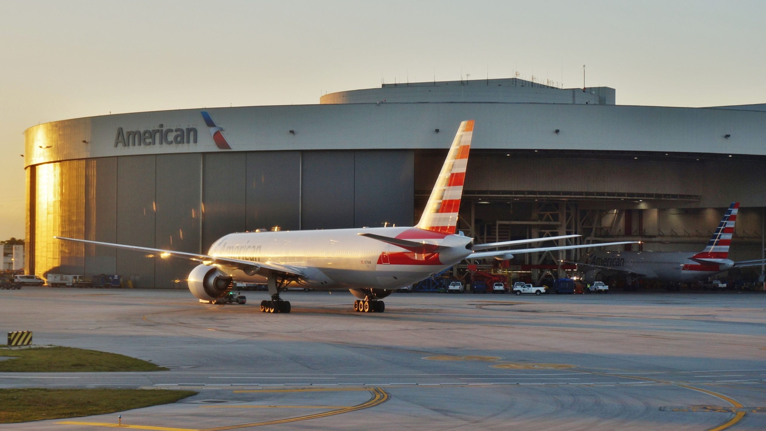 新しいフラッグシップラウンジ＆拡張提督クラブを紹介するアメリカン航空