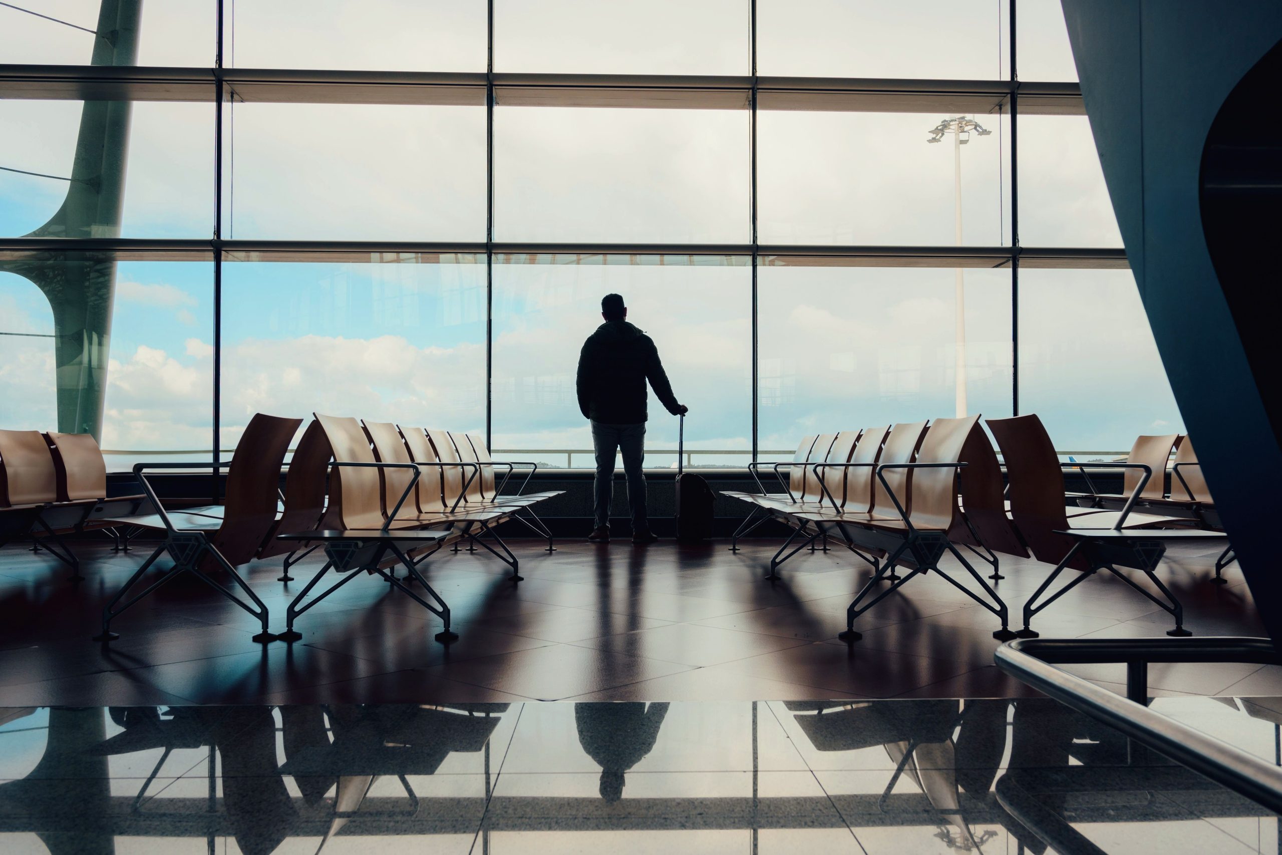 米国政府は、さらに多くの国からの観光客の新しい「ドラコニア」旅行禁止に近づいています