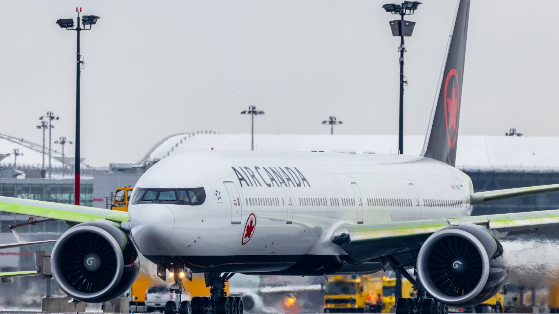 エアカナダは、潜在的なキャビンクルーストライキの中でフライトをキャンセルします