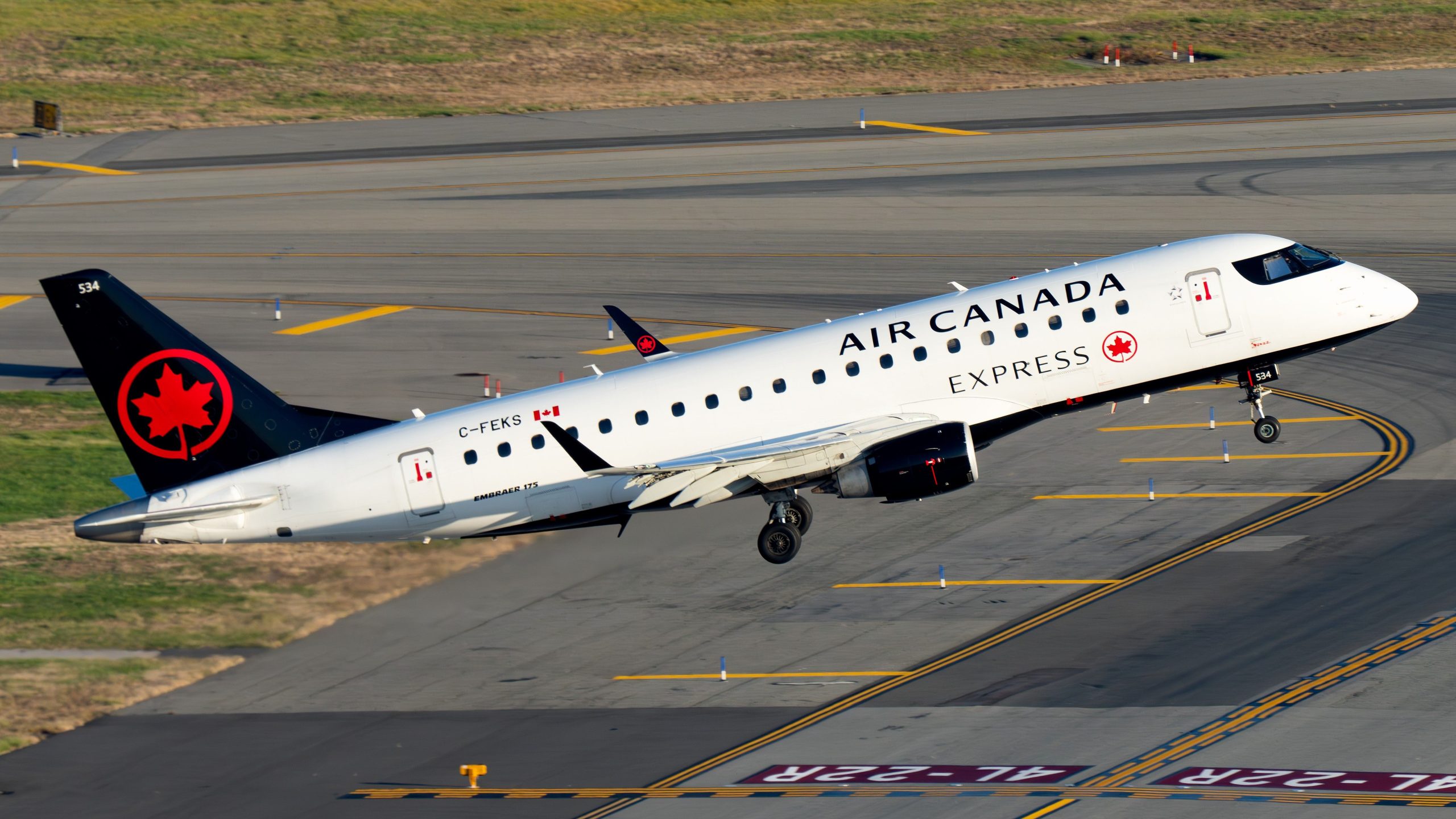 エアカナダは、ストライカーが仕事から仕事への命令に反するため、運用を再開するのに苦労しています