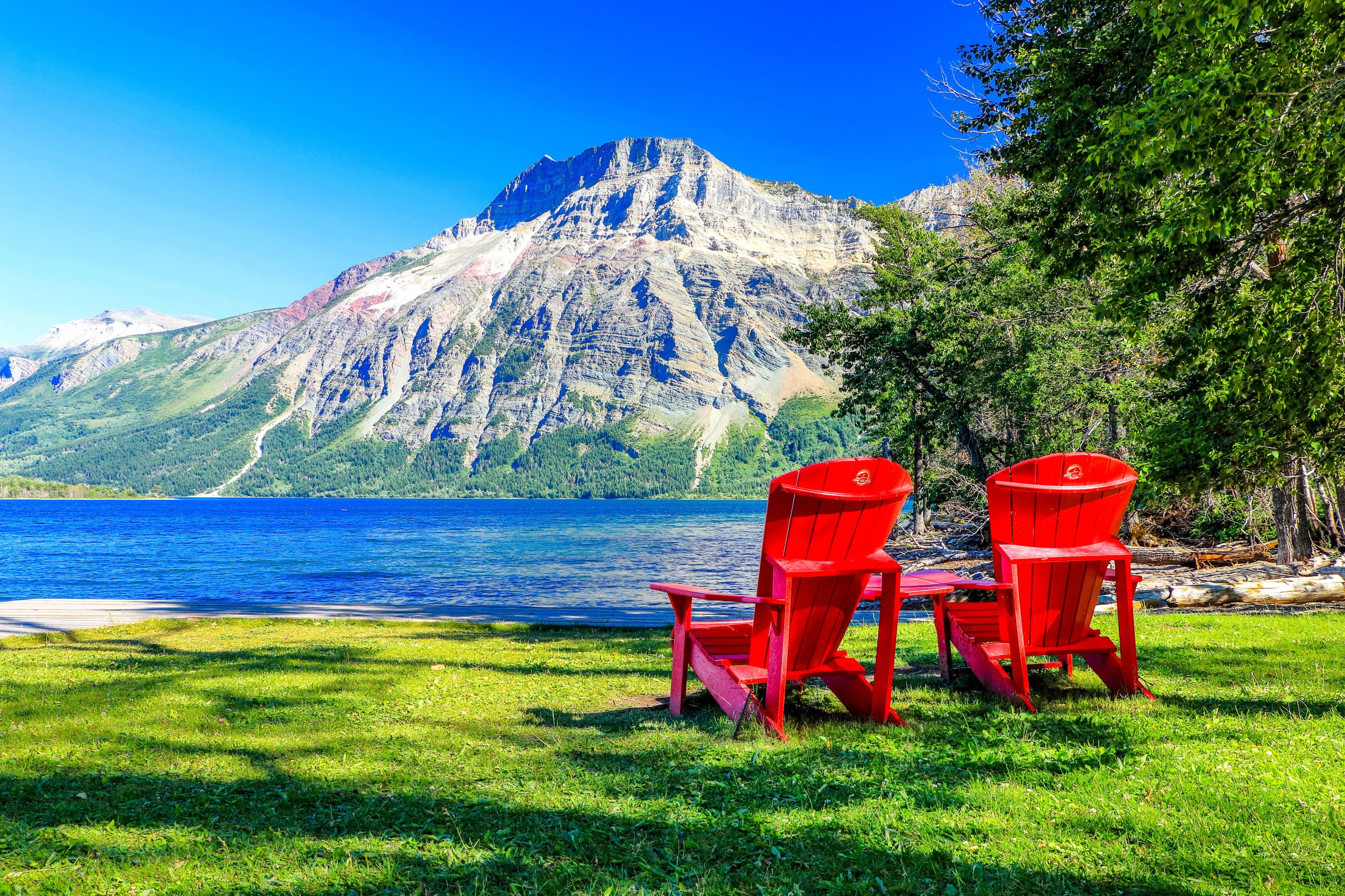 米国カナダの国境は、この豪華な国立公園を駆け抜けています
