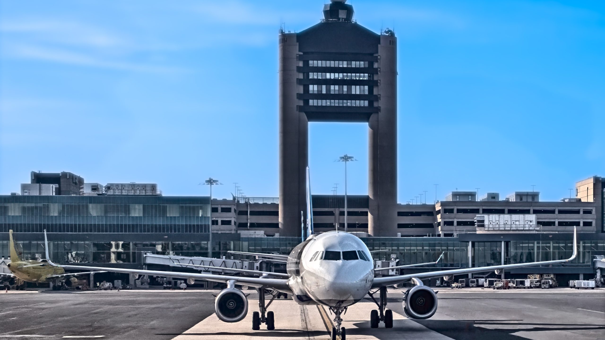 ボストンローガンは、カナダの山火事からの有毒な煙のために遅れを苦しんでいます