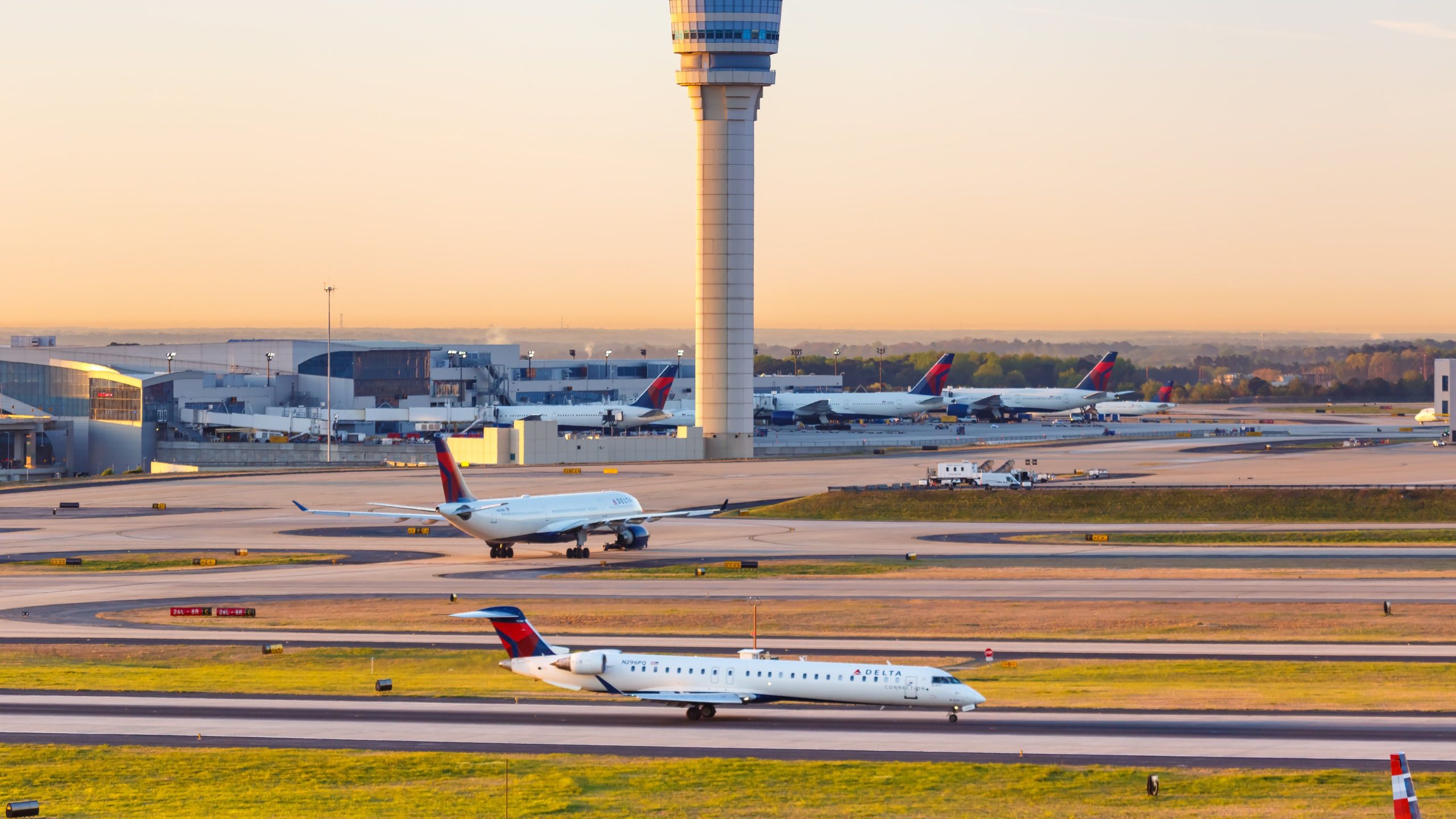 デルタトロントクラッシュ客室乗務員は「経験の浅いパイロット」で航空会社を訴える