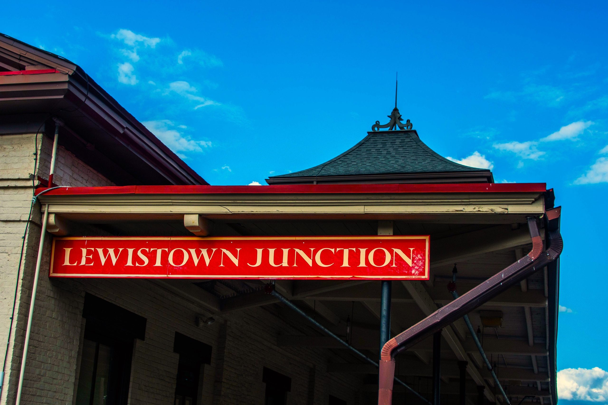 アメリカ最古のアムトラック駅は、この過小評価されている魅力的な町にあります