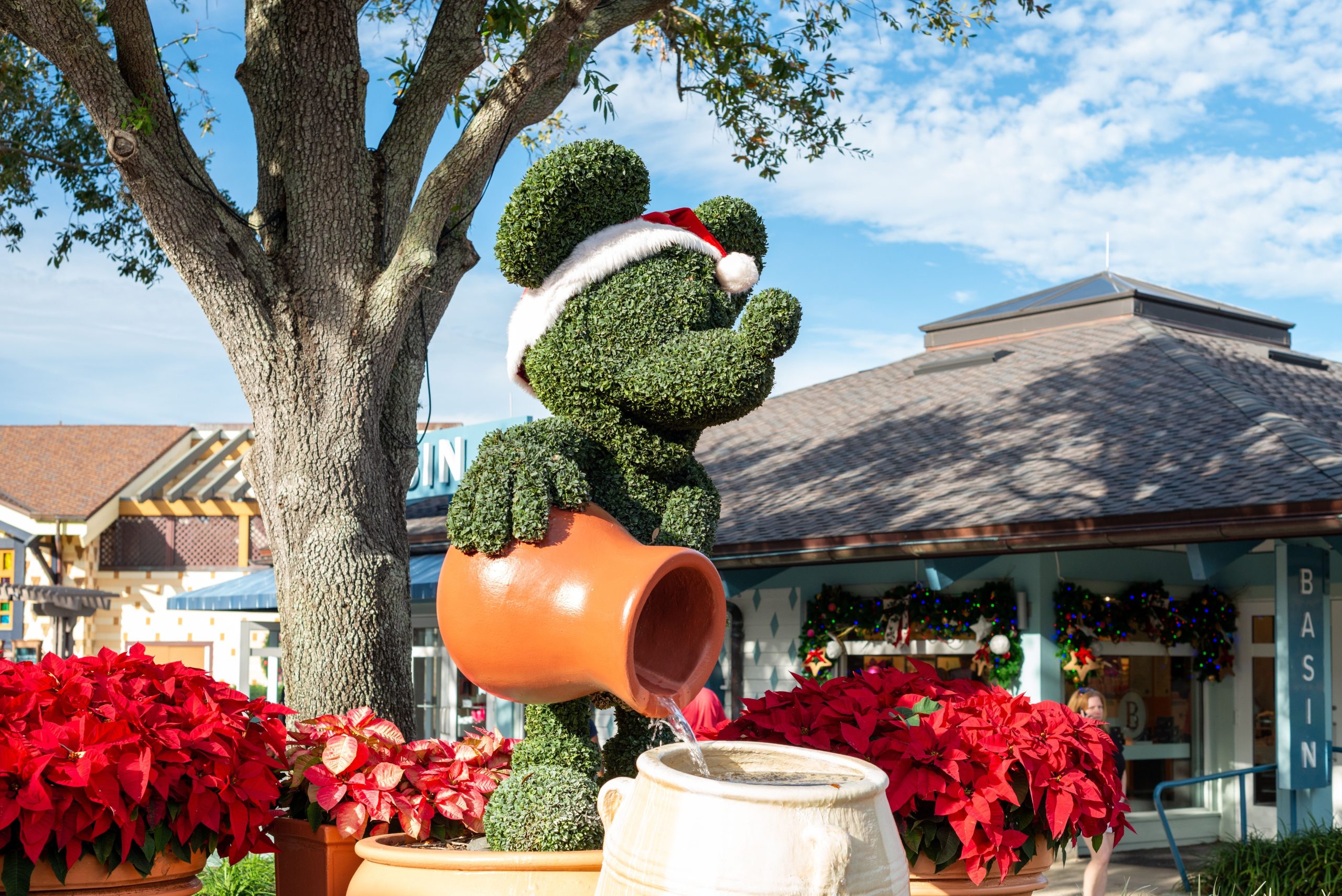 ディズニーワールドのゲストは、デビュー前に公園の初めてのアルコールラウンジの禁止をすでに求めています