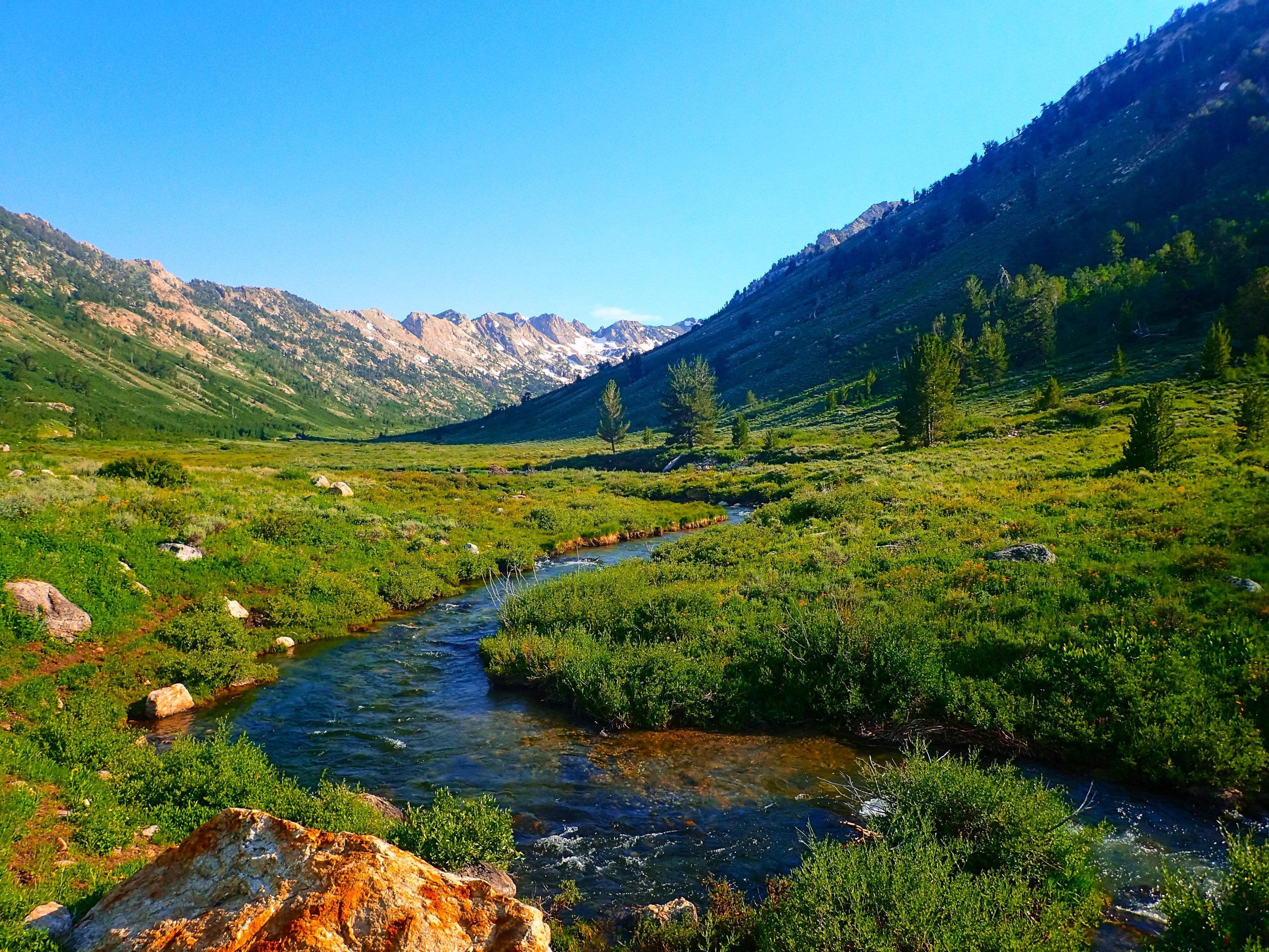 この隠された宝石ネバダ公園は、ヨセミテの空想的な問題の完璧な治療法です