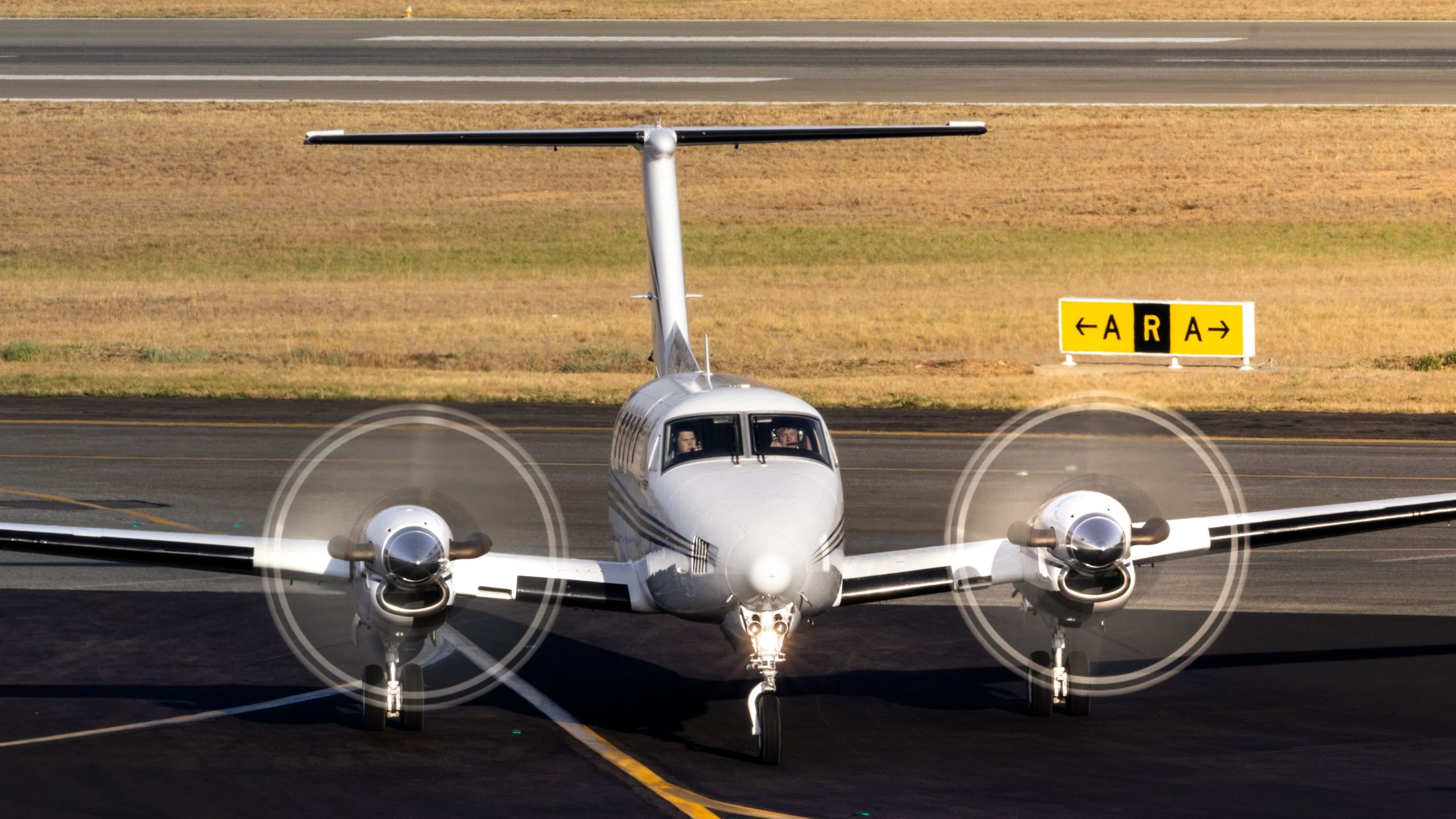 バーミンガム空港は、航空機の事件により滑走路を閉鎖します
