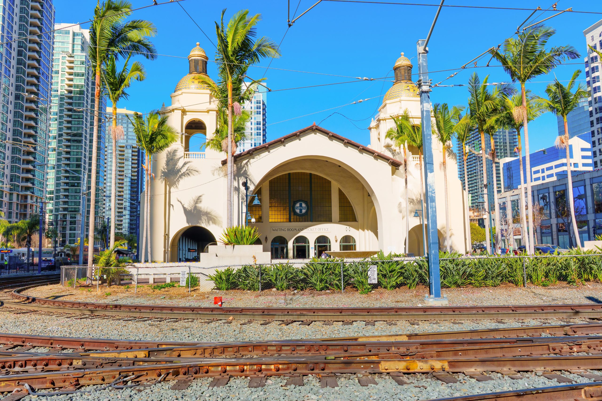西海岸沿いのアメリカで最も美しいアムトラック駅