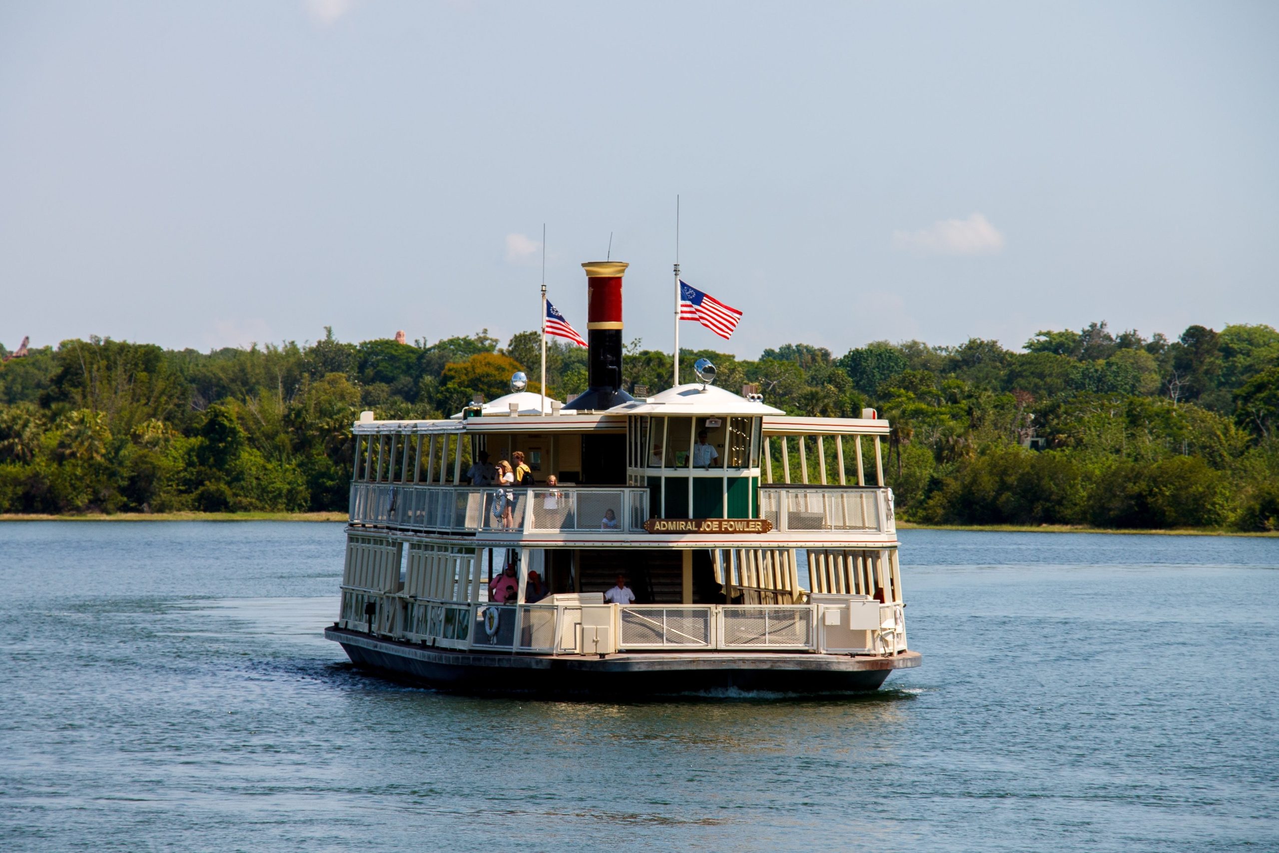 ディズニーワールドの訪問者は、マジックキングダムの従業員の最近のフェリークラッシュに対する反応に不満を抱いています