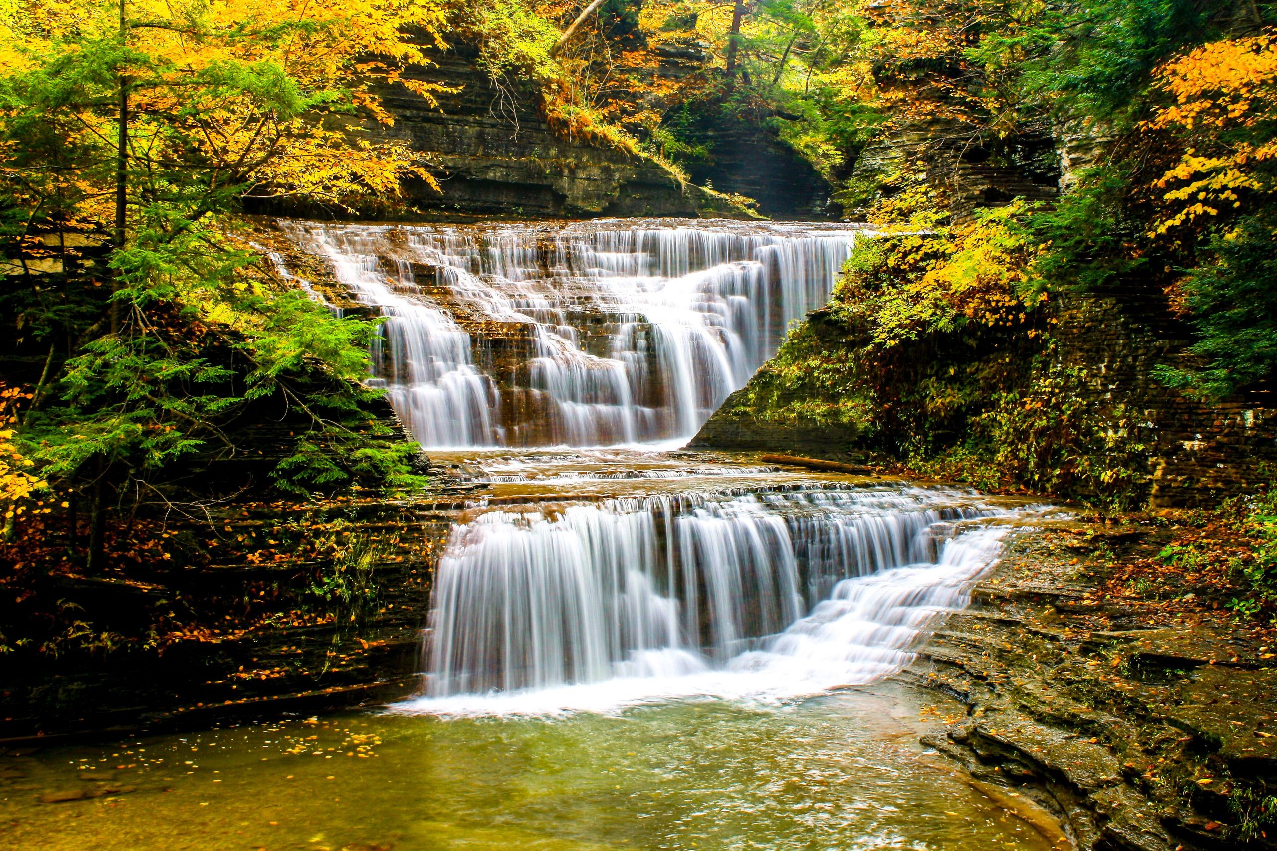 アメリカで訪れるのに最適な場所は、公式にこの「渓谷」の小さな街です