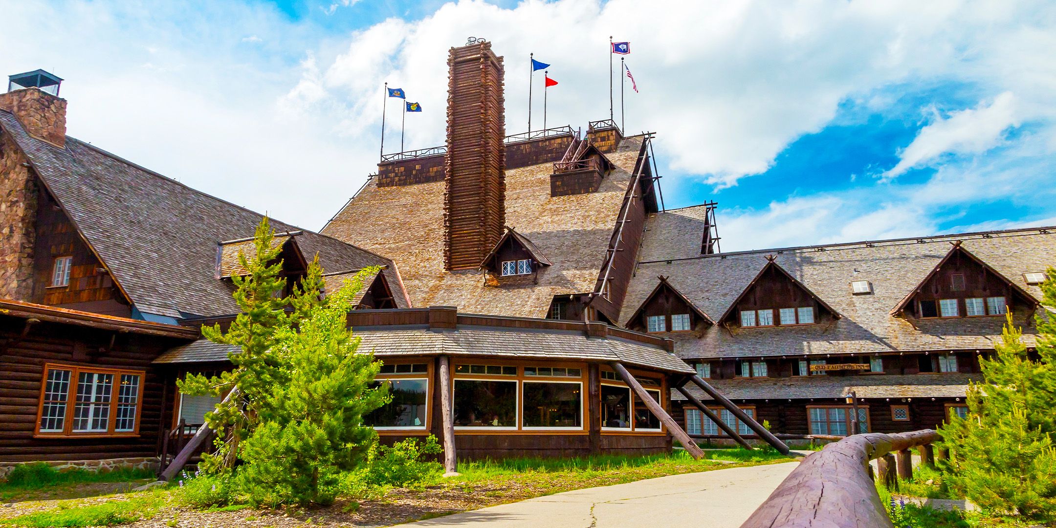 訪問者がまだ使用している最古の国立公園ロッジ