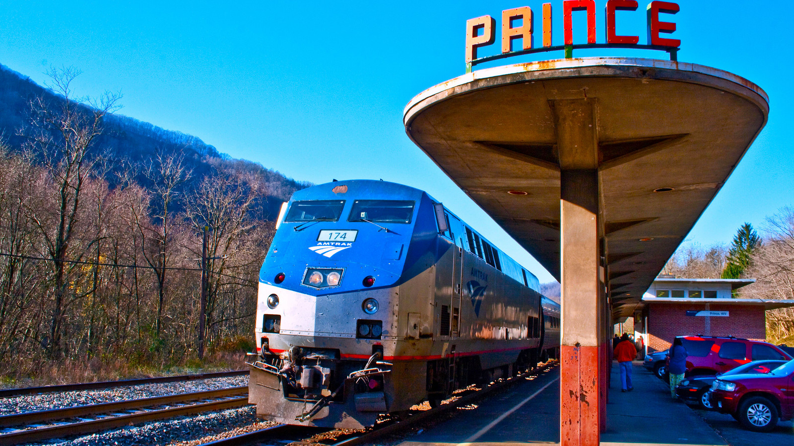 このレトロなアムトラック駅は、プライム国立公園にアクセスできるタイムカプセルのようなものです
