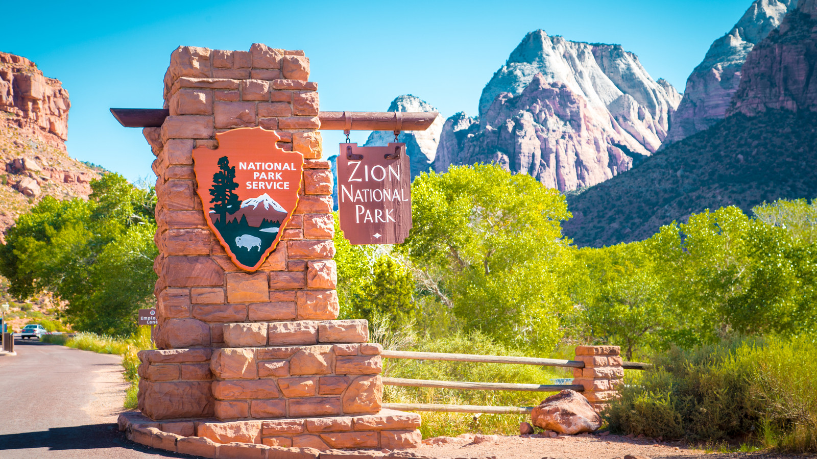 ザイオン国立公園は、グランドキャニオンと同じ運命をわずかに避けました