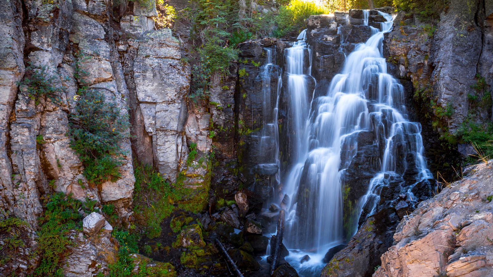 イエローストーンよりも美しい唯一の公園も訪れるのが最も簡単です