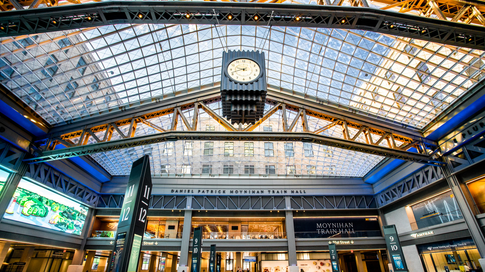 アムトラックはニューヨークペンステーションの変革のタイムラインを発表しますが、乗客は懐疑的なままです