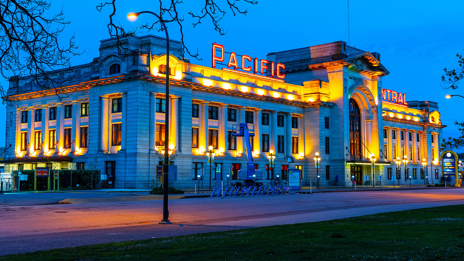 アムトラックの最も美しい駅の1つは米国にはありません