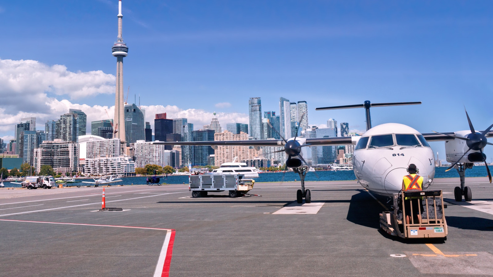 さらに別の主要な航空会社が団体交渉の協議を開始するにつれて、カナダ人はより多くの飛行の混乱に不安を抱いています