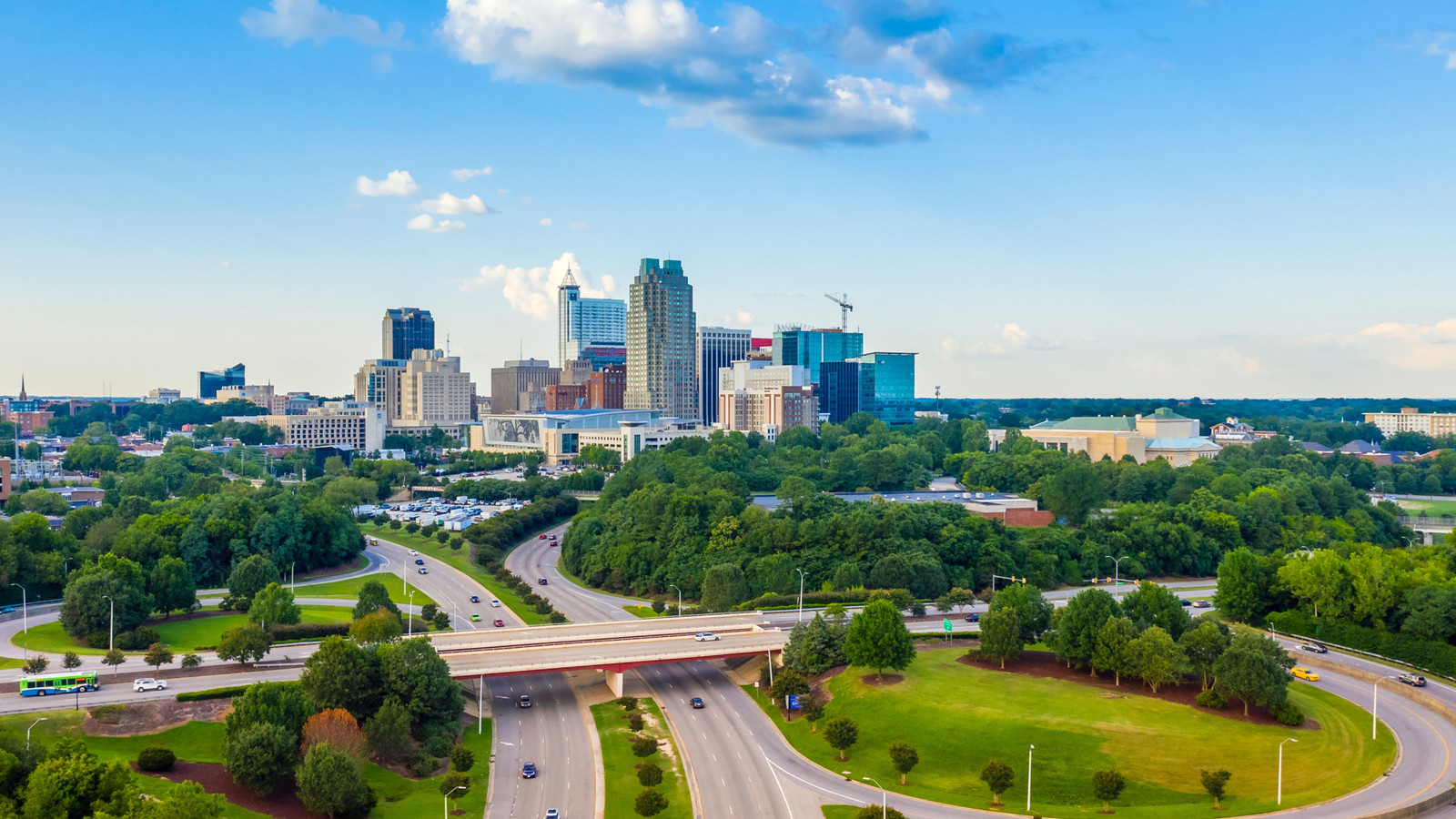 新しい鉄道駅はすぐに米国で最も忙しい研究ハブの1つに到着するかもしれません