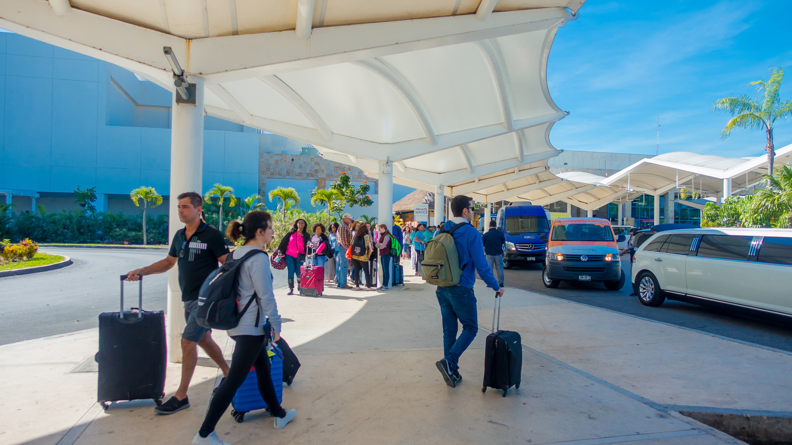 カンクン国際空港が新しいテクノロジーを追加して最終的にエントリープロセスを高速化するので、カナダ人は喜びます