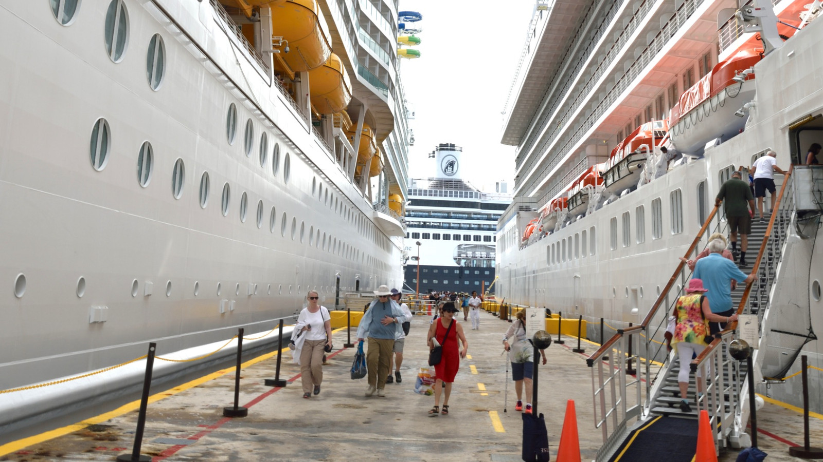 ロイヤルカリビアンは、アドリアティッククルーズ中のセキュリティスクリーニングで禁止されたアイテムを見つけました：乗客は乗船を許可されています