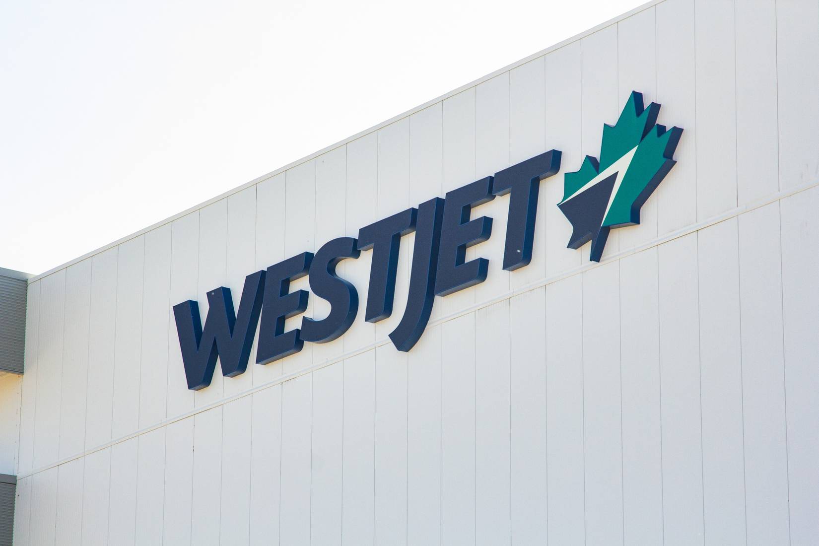 Westjetが後退しておらず、Air Canada Strike中に価格を引き上げるという告発に関する声明を発行します