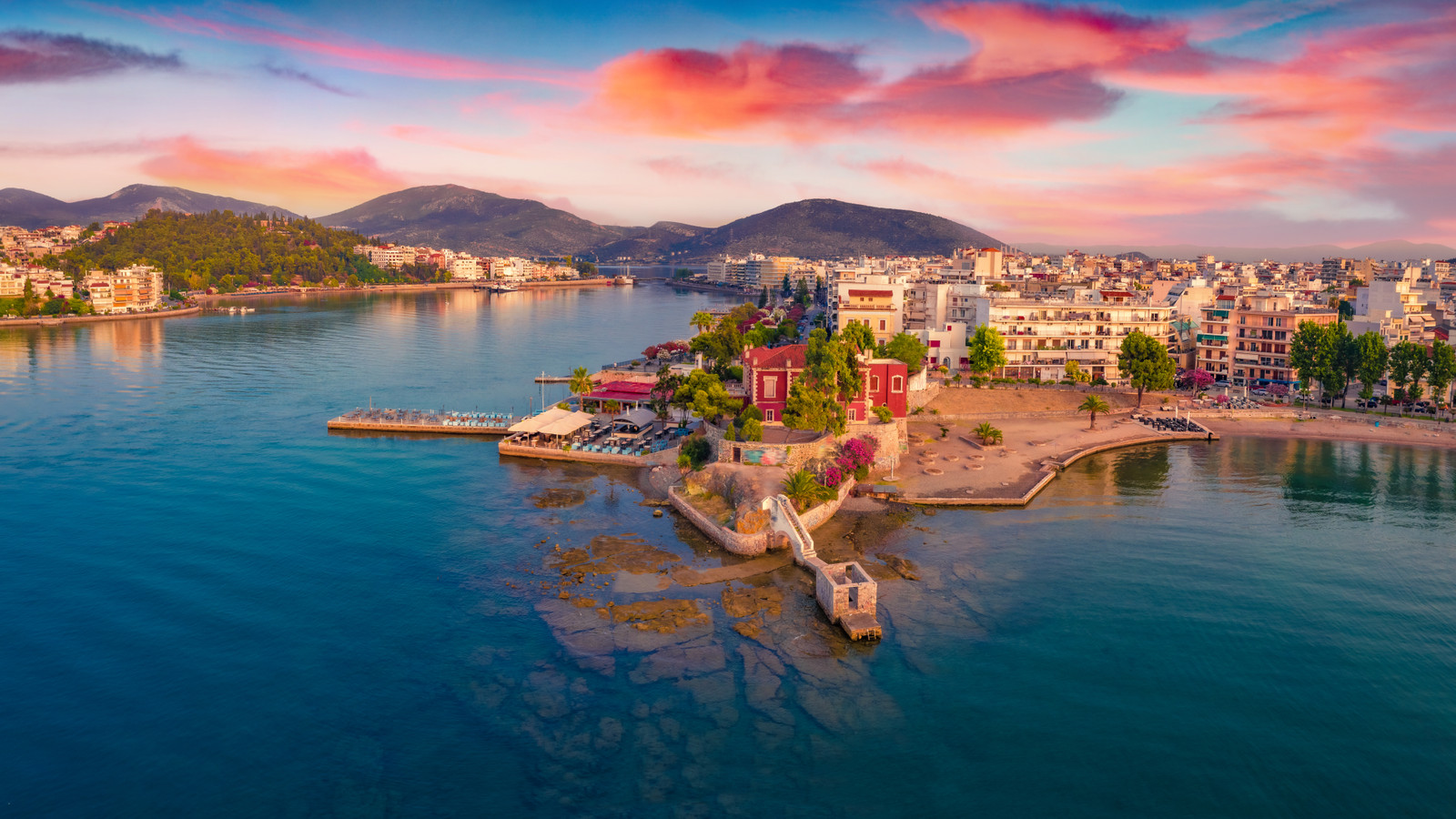 ギリシャはスポットライトを盗んでいます：なぜそれがアメリカ人にとって最高の目的地であるか