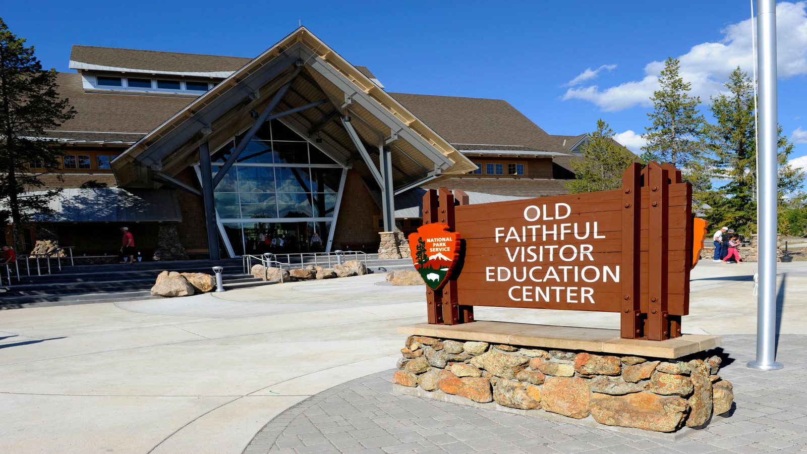 イエローストーン国立公園は、この物議を醸すアイテムが秋までに禁止されていないことを訪問者に思い出させました
