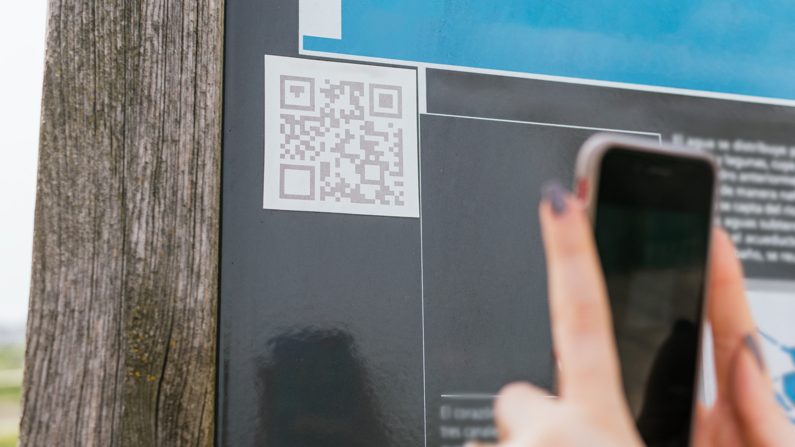 ロッキーマウンテン国立公園レンジャーは、米国政府によって設定されたQRコードサインを心配しています