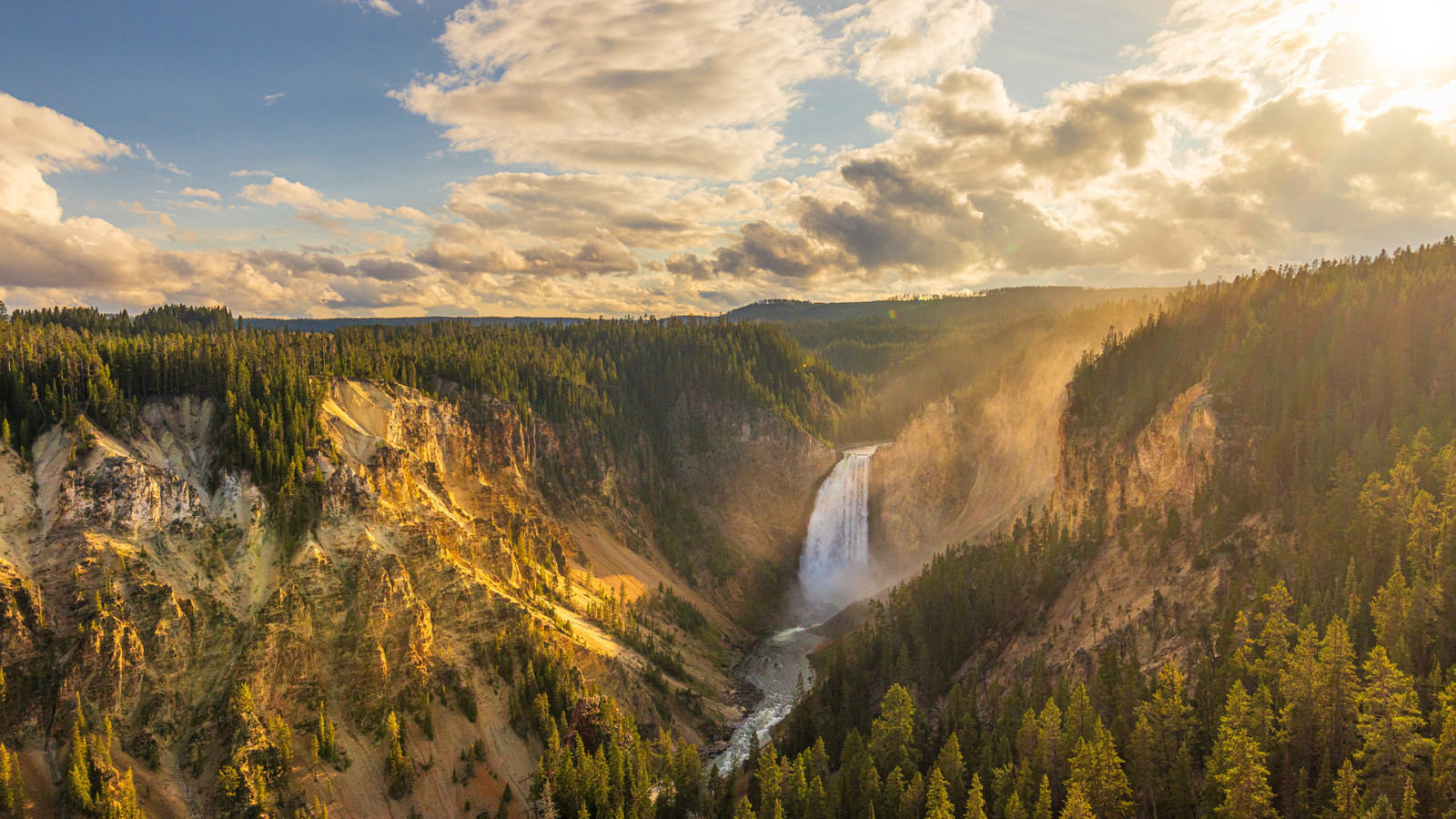 米国は世界で最初で最も古い国立公園の本拠地です
