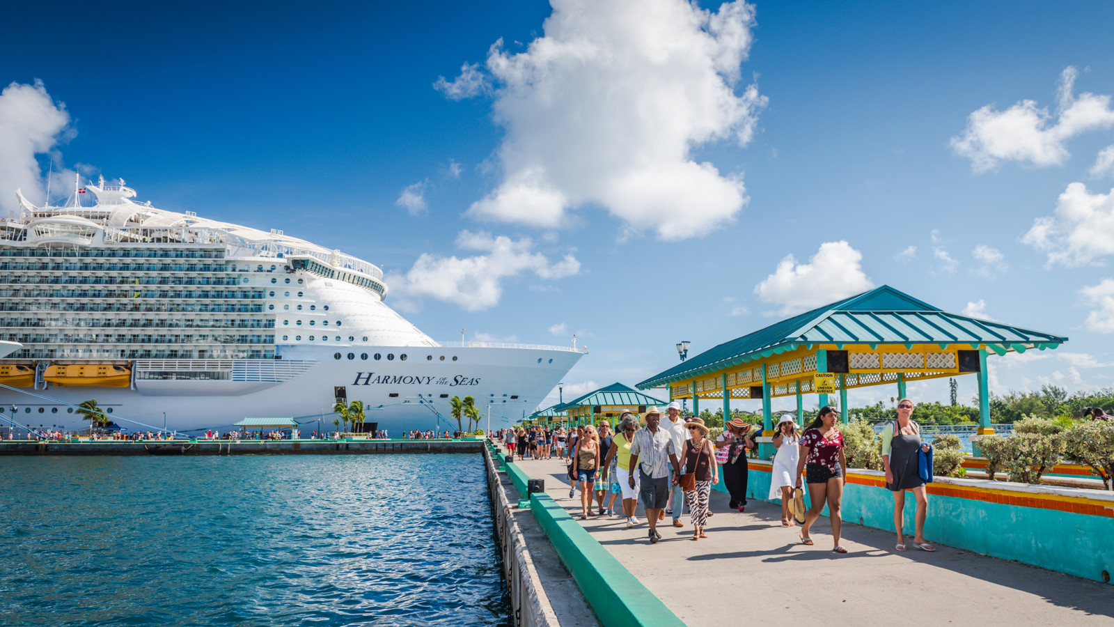ロイヤルカリビアンは、メキシコでの2027年の主要な禁止の請願書に200,000件の署名後、静かに保ちます