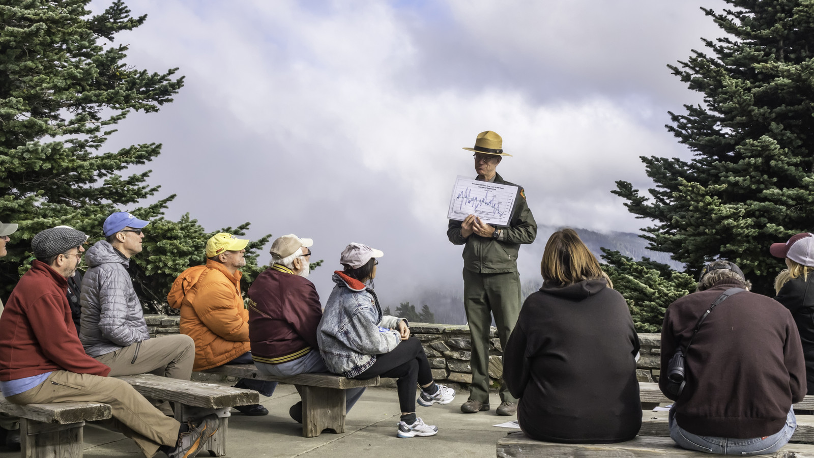 国立公園局はビジターセンターの正規職に就いている科学者の疑惑に沈黙を続ける