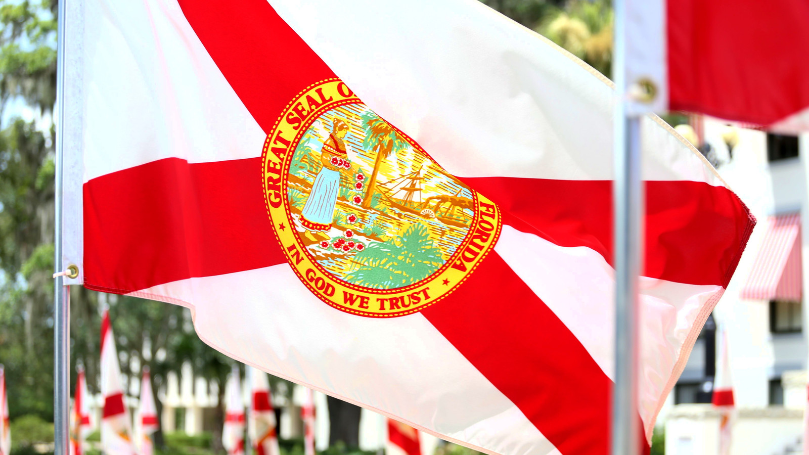 国境問題だけでなく、カナダのボイコットがヒットした南部州は観光客を獲得しようとします