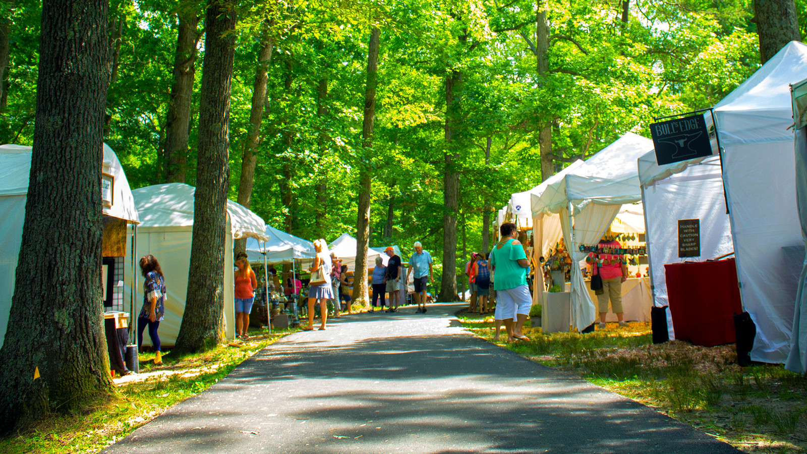 アパラチア人の最も魅力的な山の町は、芸術的な雰囲気のある真の隠された宝石です