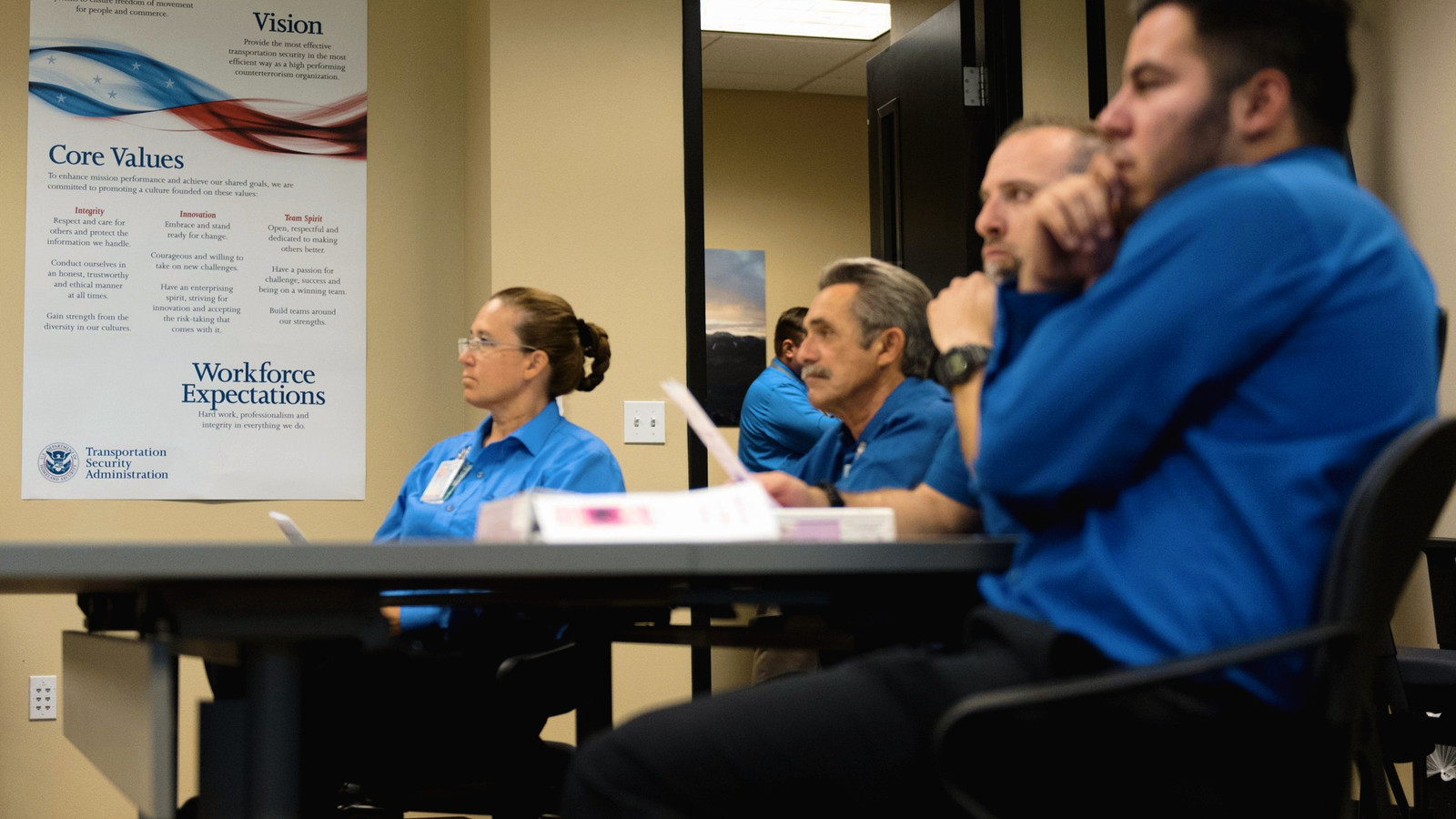 TSAはルールを持ち上げて、国際旅行者の入場を容易にします