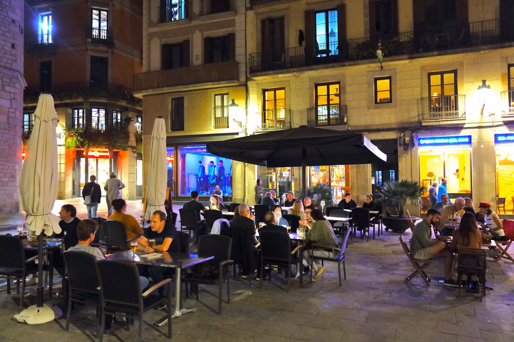 このヨーロッパの人気スポットの新たなパーティー禁止は海外のアメリカ人旅行者への警告