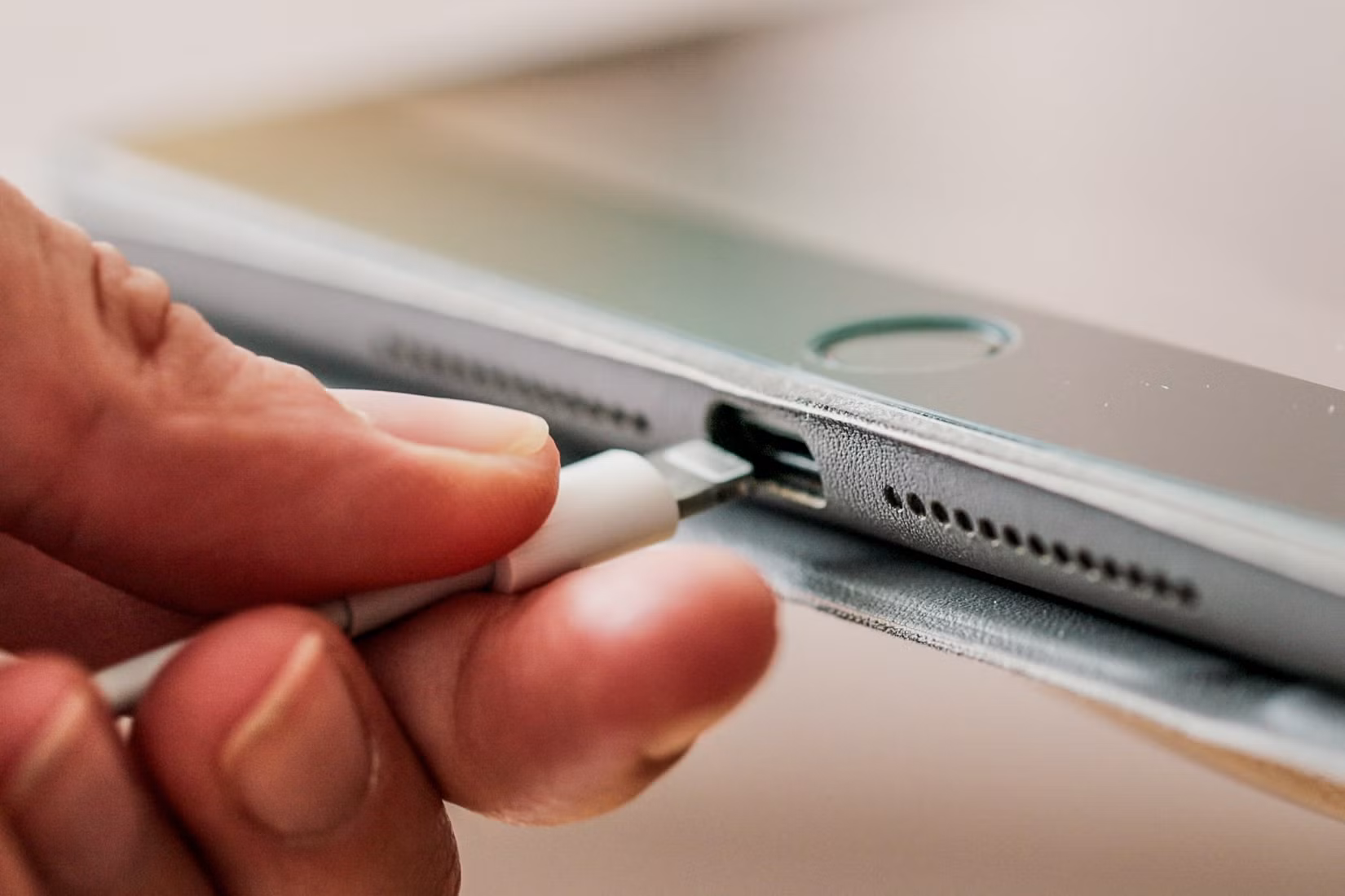 TSAのあまり知られていない電話禁止規則により、米国の空港で旅行者に新たな警告が発せられる