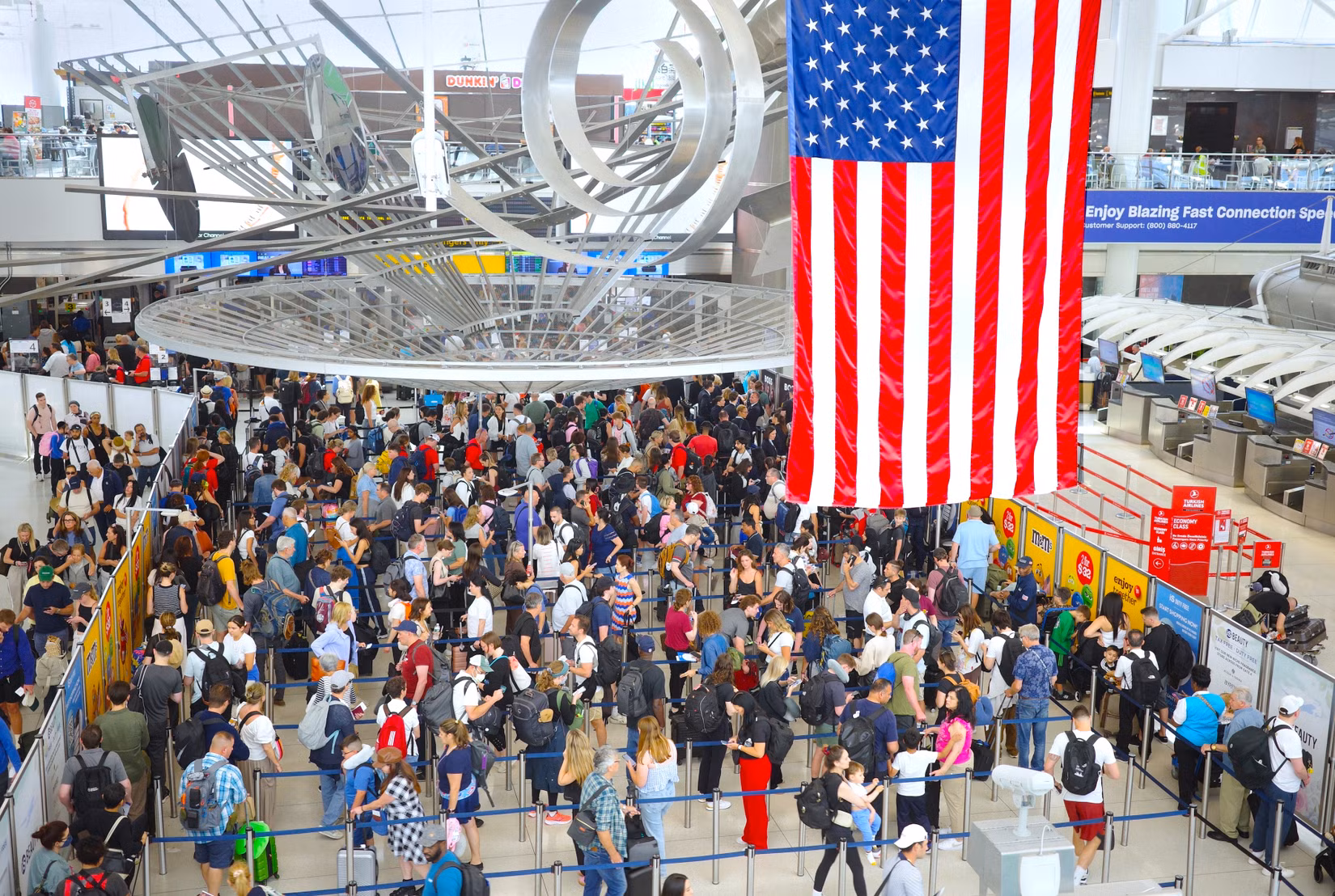 TSA、史上最も混雑する感謝祭を前に日曜日の新たな旅行警告で警鐘を鳴らす