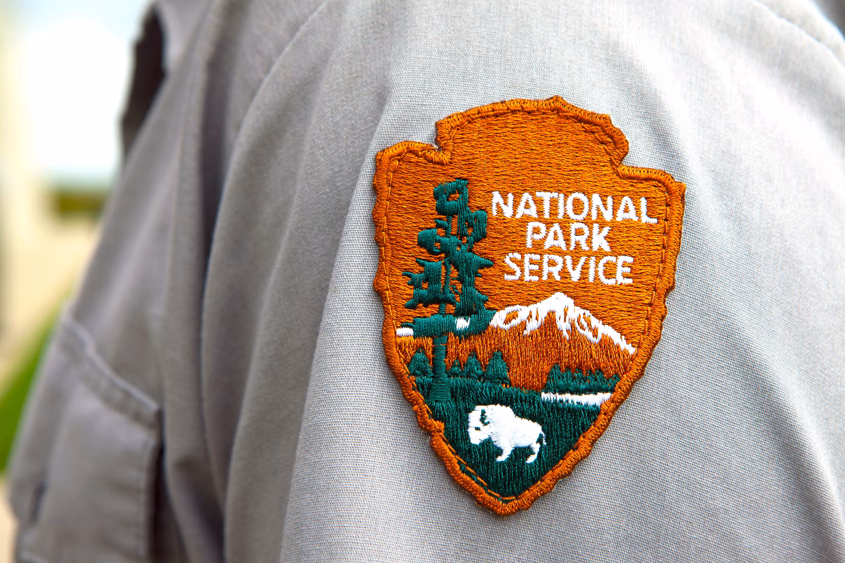 元原子力発電所従業員が米国政府を2つの主要な法律に違反していると非難し、国立公園の緊急閉鎖を要求