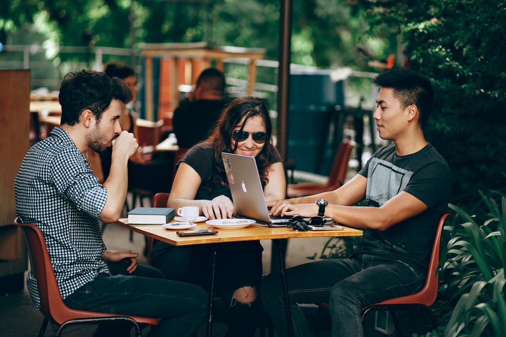 Les étudiants des collèges communautaires peuvent-ils étudier à l'étranger?