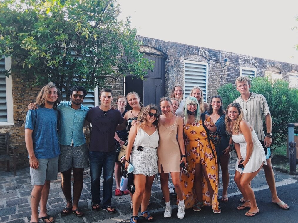 ガイド付き、自己ガイド、独立した旅行の違いは何ですか？