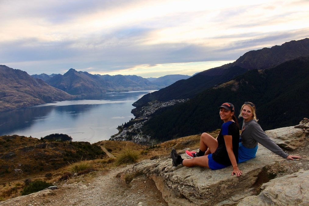 彼らが海外にいる間、あなたの子供と連絡を取り合う方法