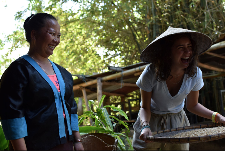 10平和部隊の代替品があなたに海外でボランティアをするよう促します