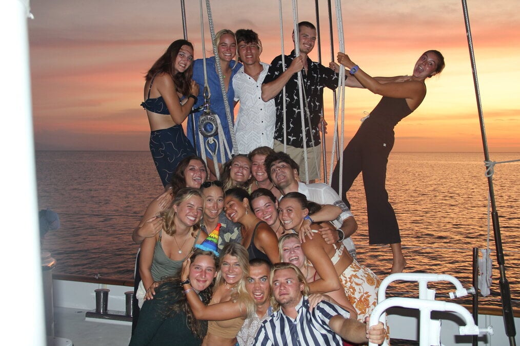 世界中で航海してボランティアをする方法