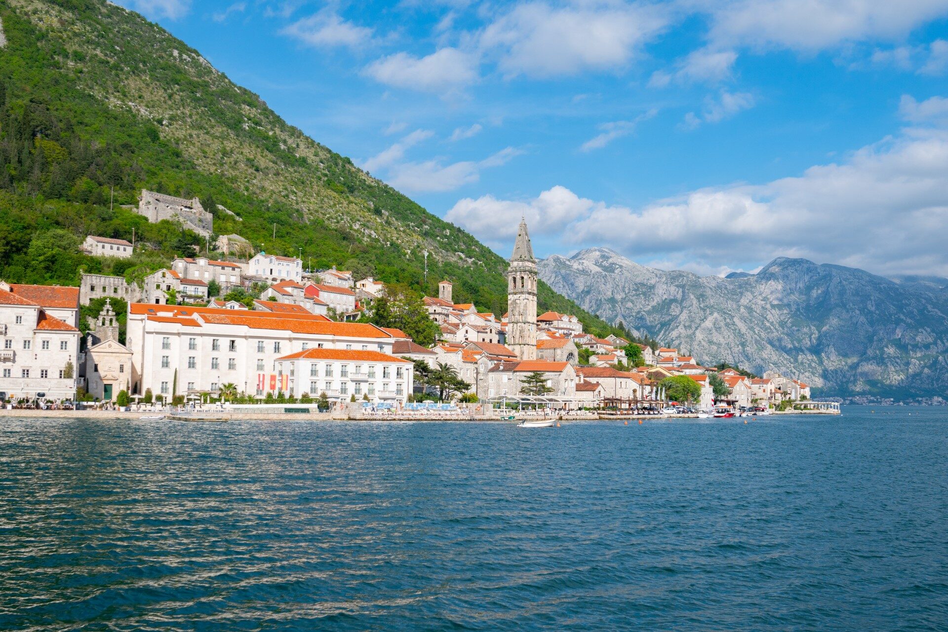 モンテネグロを訪れるのに最適な時期はいつですか？